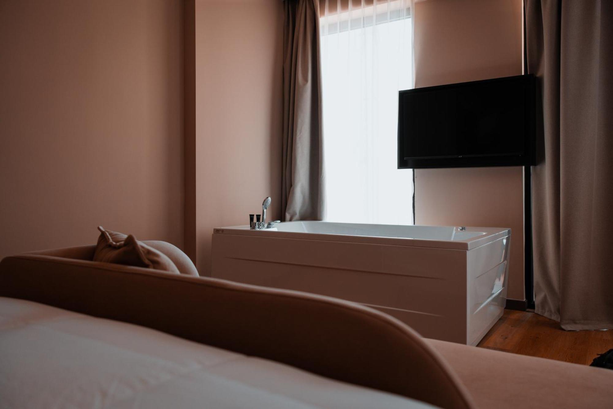 Royal G Deluxe Hotel Škalngur Kültér fotó